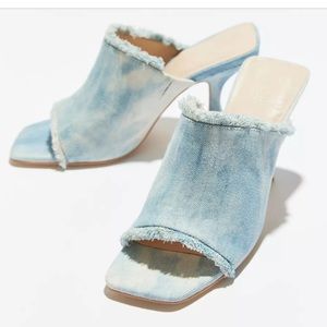 Urban Outfitters-Light Washed Denim UO Zoey Mule Heel-Size:  US 9/EU 40-New